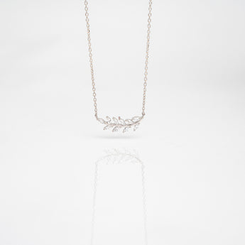 Collana Calynea in Argento 925 con ciondolo a ramo con foglie e zirconia cubica brillante